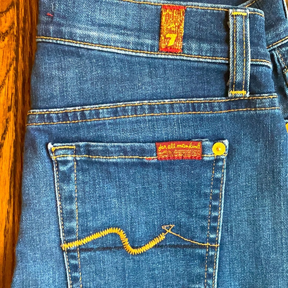 7 for All Mankind Roll Up Short - Picture 4 of 5